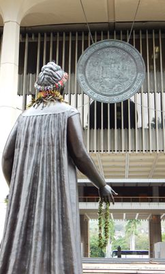 The old queen looking at State building