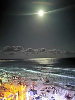 Full moon on Gaviota Azul beach