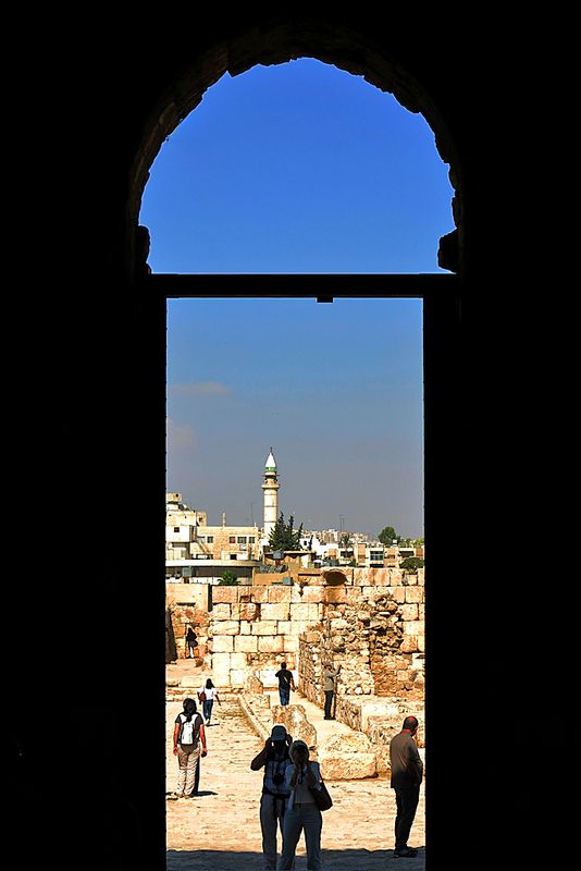 24_View through the mosque sidedoor.jpg