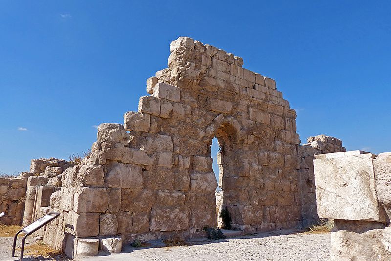27_A wall in the Palace area.jpg
