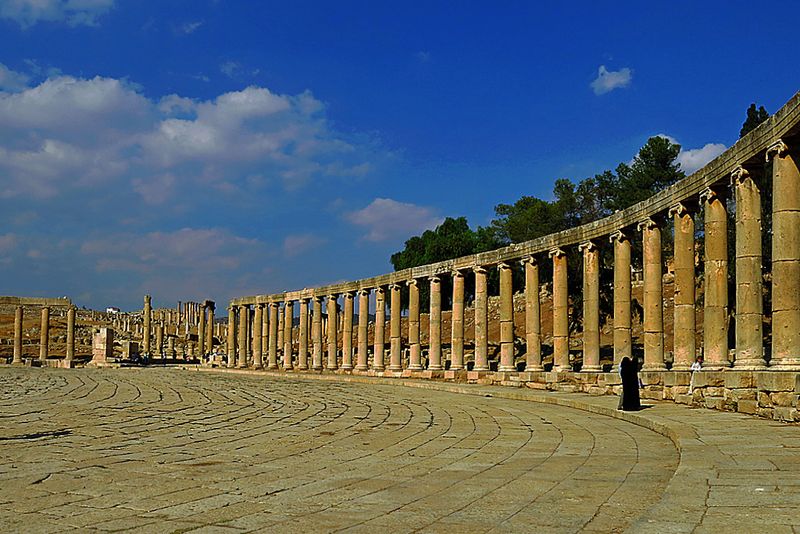 04_The Oval Forum.jpg