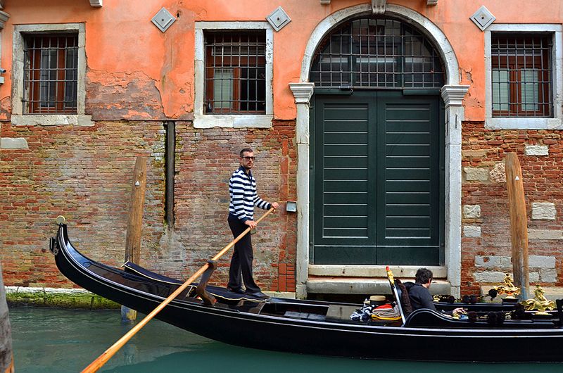 50_Gondolier being photographed.jpg