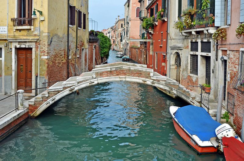 72_A bridge with no railings.jpg