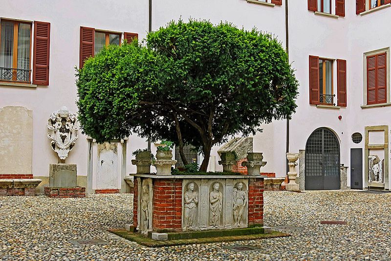 16_Bishop's courtyard.jpg