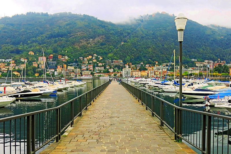 20_A path over the lake.jpg