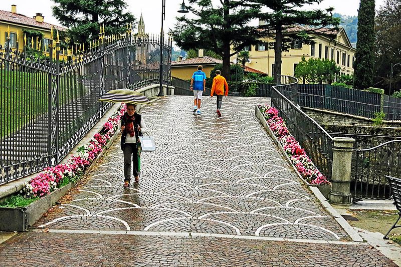 30_Lakeside Promenade.jpg
