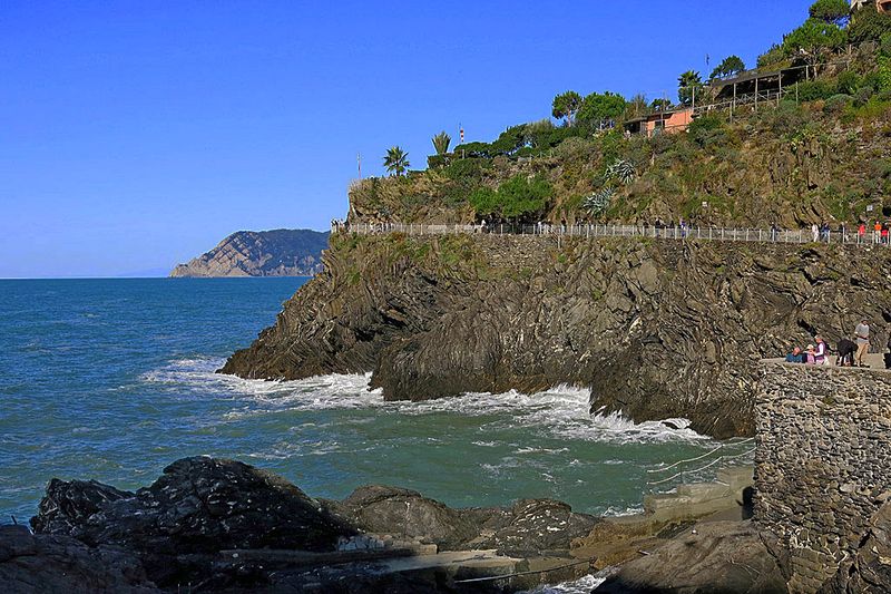 02_Rugged coast of Manarola.jpg