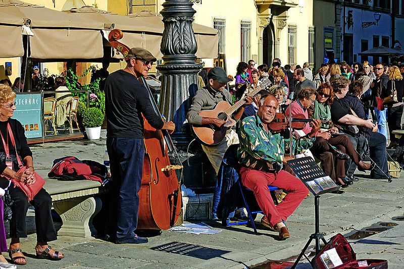 47_Trio at the square.jpg
