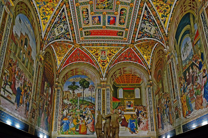 26_Piccolomini Library.jpg