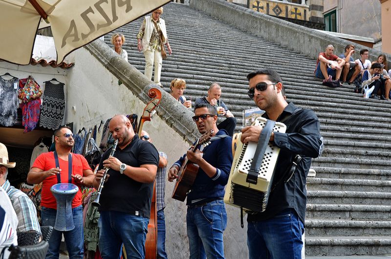 25_Musicians on the Main Square.jpg