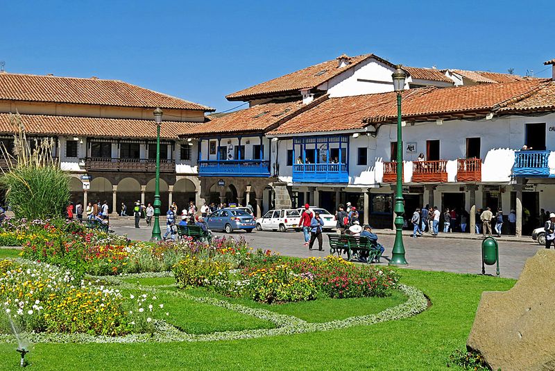 26_Historical buildings around the square.jpg