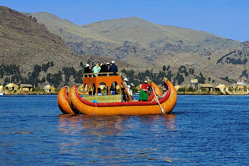 10_Sightseeing on Lake Titicaca.jpg