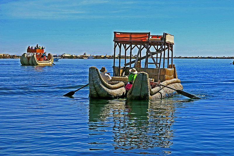 12_Looking for customers on Lake Titicaca.jpg