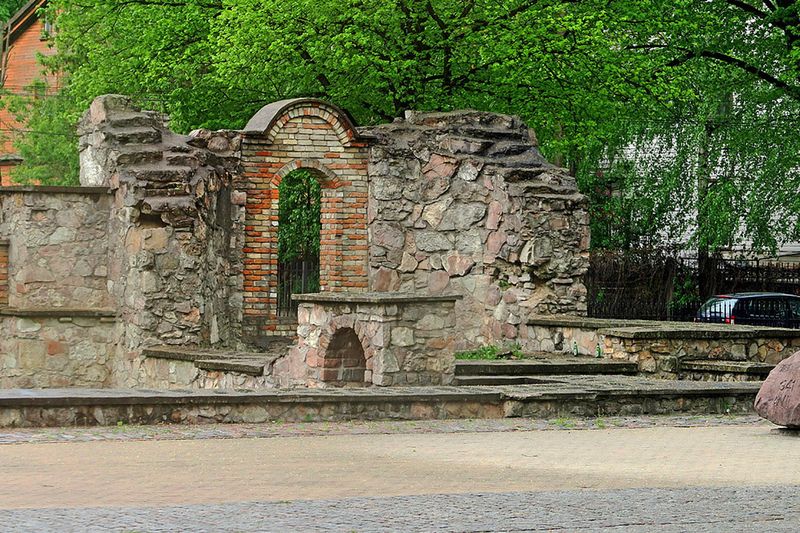 32_Great Choral Synagogue ruin seen from the bus.jpg