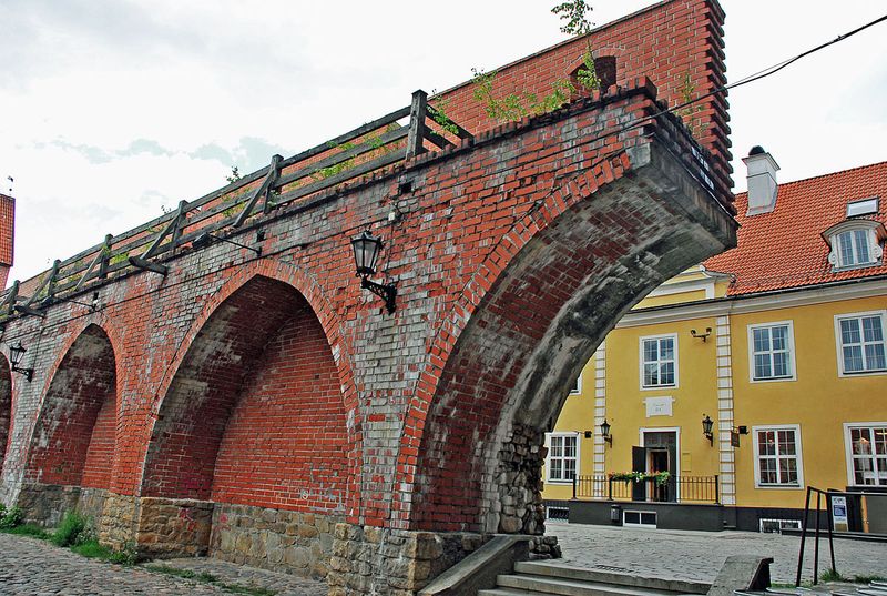 43_Old City Wall seen in 2007.jpg