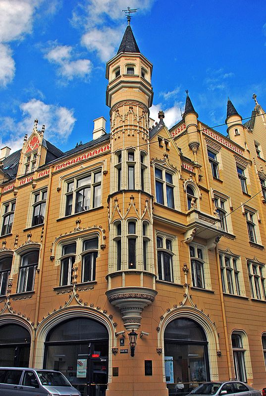 67_A city of architecture.jpg