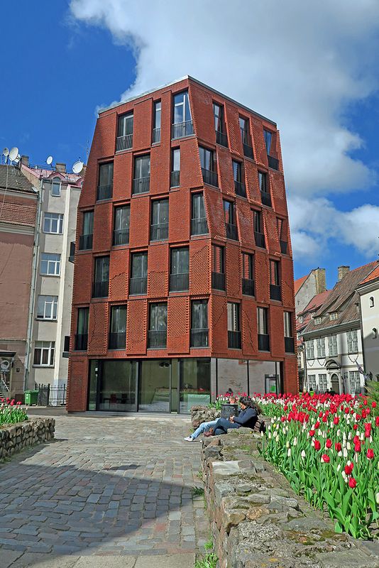 71_A city of architecture.jpg