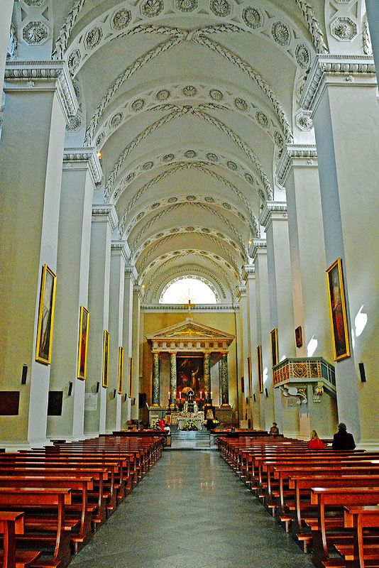04_The Nave of Vilnius Cathedral.jpg