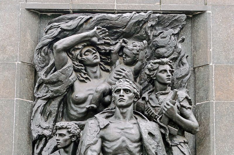 14_Warsaw_Ghetto Heroes Monument.jpg