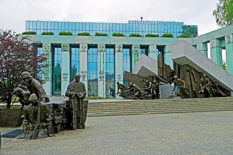 16_Warsaw Uprising Monument.jpg
