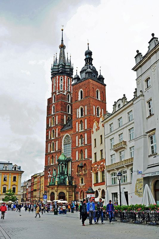 38_Krakow_St Mary's Basilica.jpg