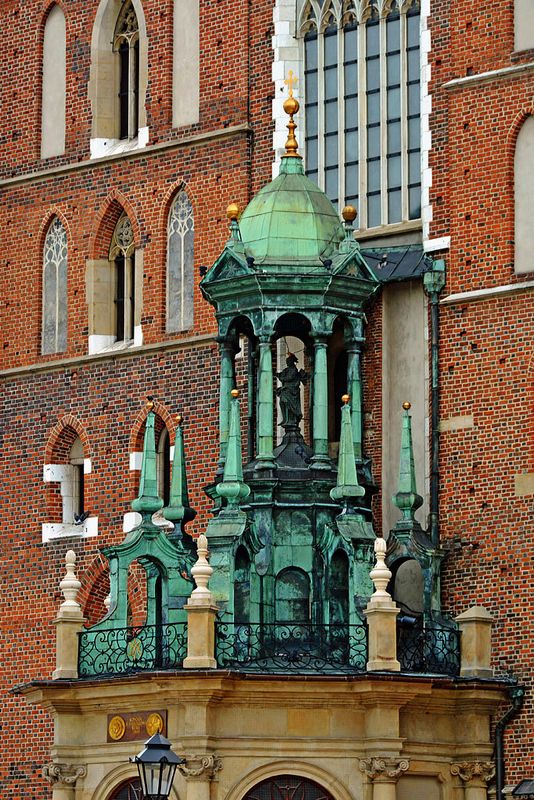 39_Krakow_St. Mary's Basilica.jpg