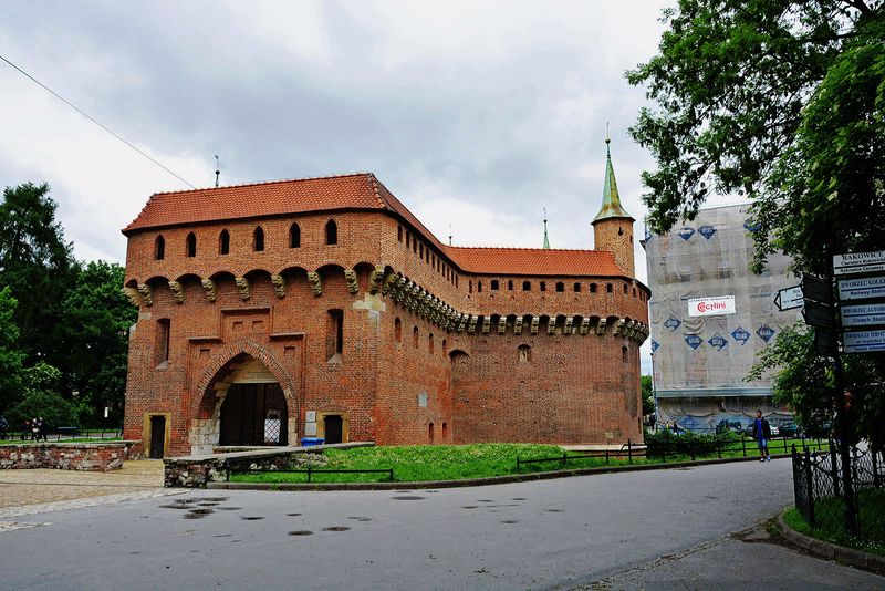 46_Krakow Barbican.jpg