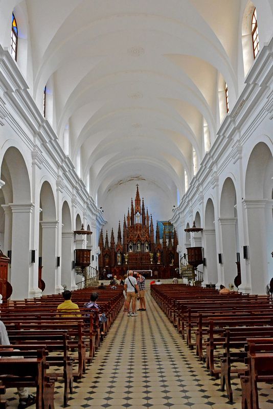 05_Inside the Church of the Holy Trinity.jpg