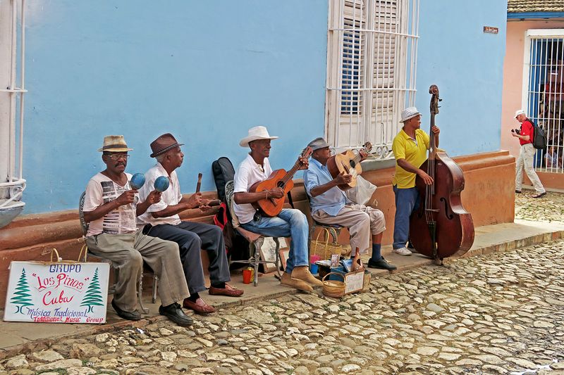 16_Street musicians.jpg