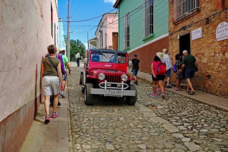 17_Walking uphill on narrow pavements.jpg