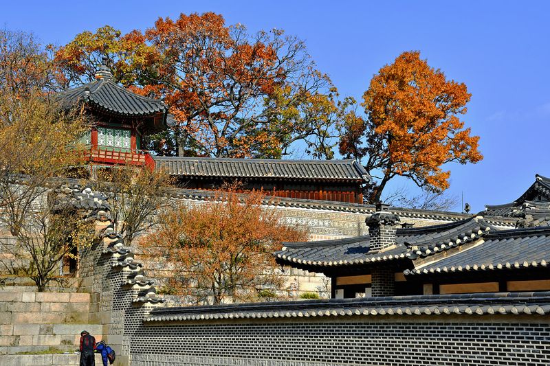 49_A wall between 2 palaces & 2 dynasties .jpg