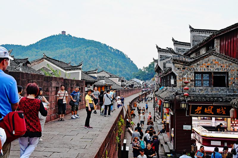 10_Tourists on the city wall and locals on the street.jpg