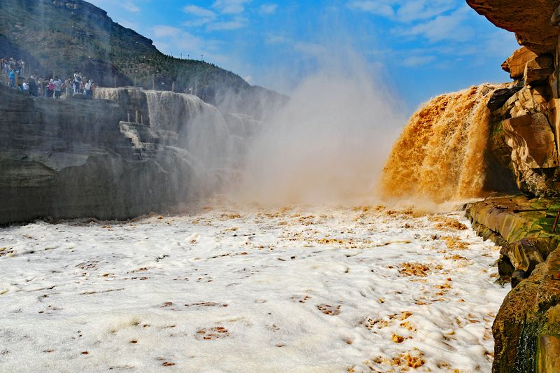 09_Hukou Waterfall seen from the Dragon Cave.jpg
