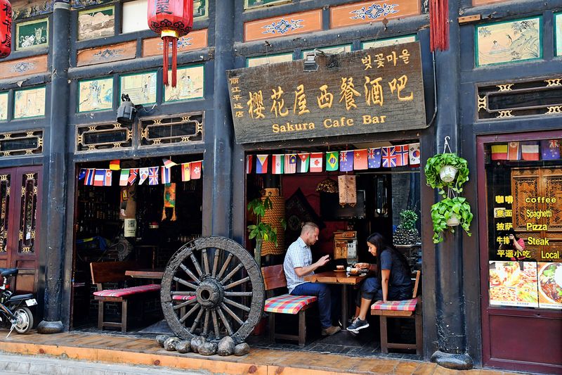 05_Cozy roadside booths.jpg