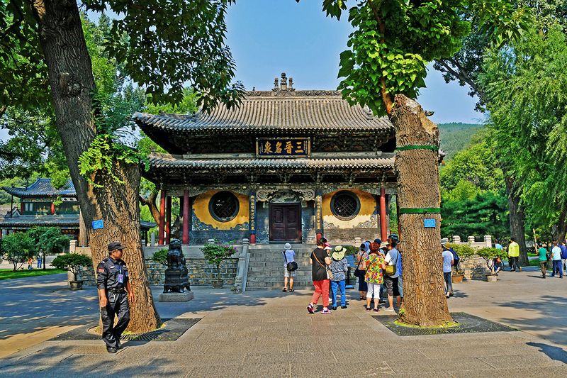 02_The oldest and biggest temple complex in China.jpg