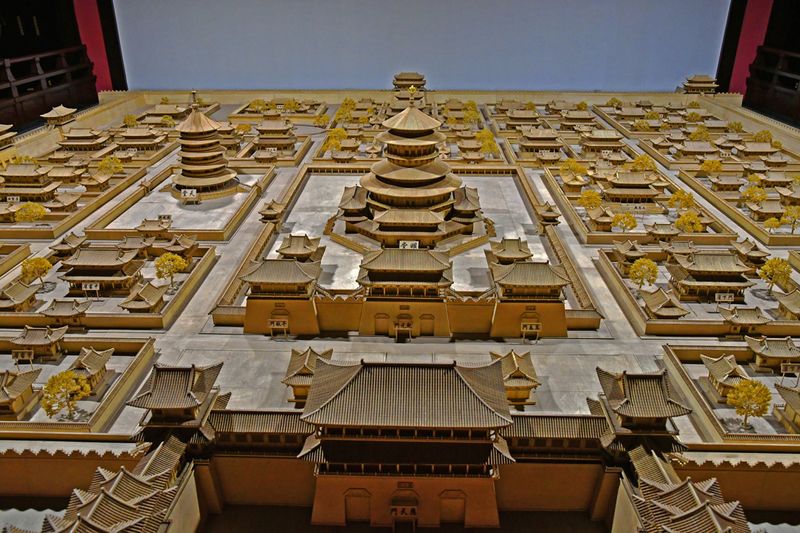 16_The original Tiantang on the left, Mingtang in the centre.jpg