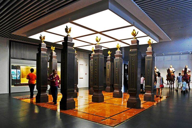 22_12 Phoenix columns representing Wu Zetian's 12 Edicts.jpg