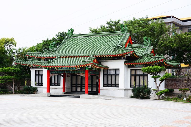 07_One of the 2 administrative wings of the shrine.jpg