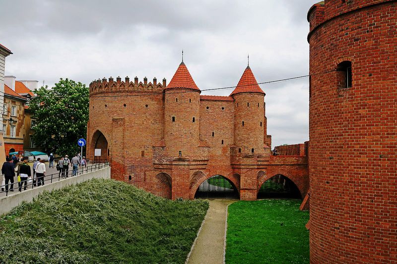 15_Warsaw Barbican.jpg
