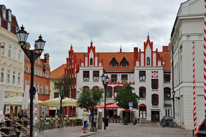 Wismar_03_Entering Old Town.jpg