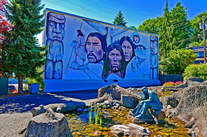 26_A mural and a statue.jpg