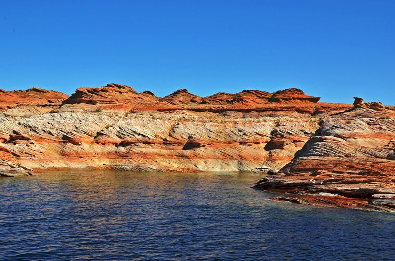 08_A small part of the lake is in AZ.jpg