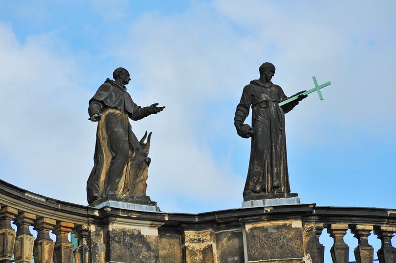 07_Two of the statues of saints.jpg
