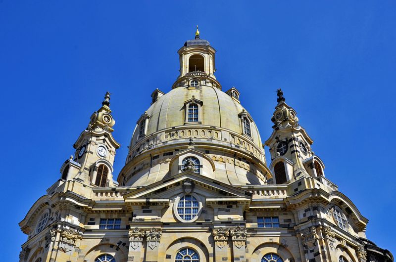 32_Frauenkirche has four corner towers instead of a bell tower.jpg