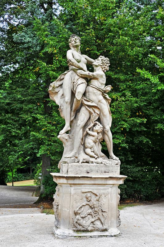 23_A statue by the Large Pond.jpg