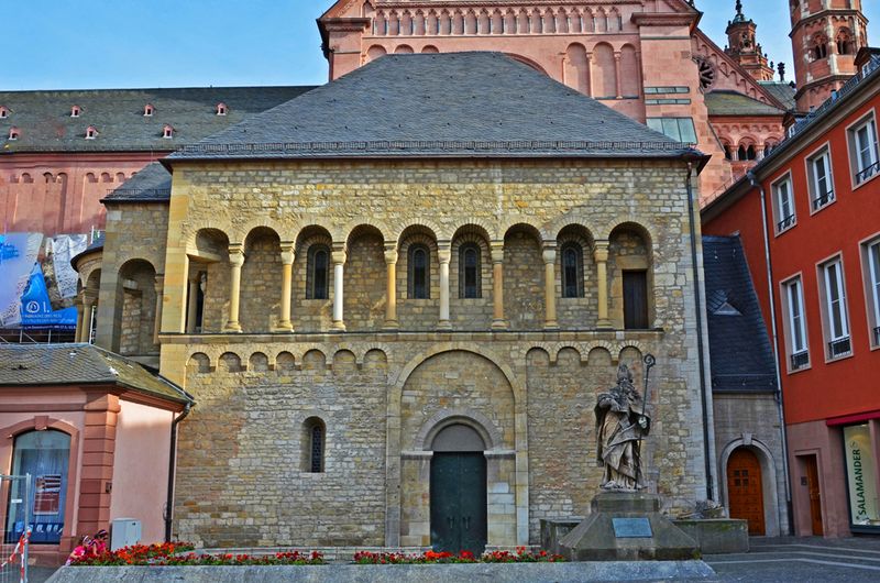 02_Cathedral under renovation.jpg