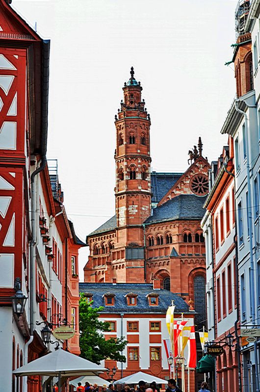 06_Mainz Cathedral seen from the Old Town.jpg