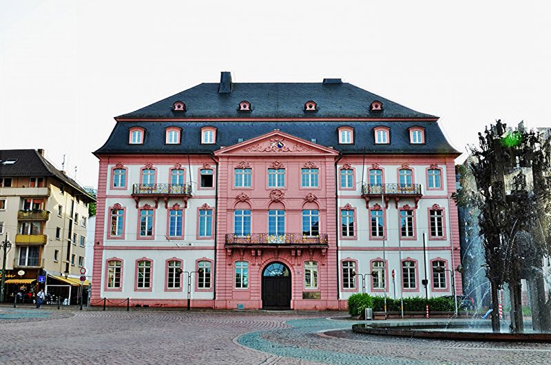 22_Bassenheimer Hof & Carnival Fountain.jpg