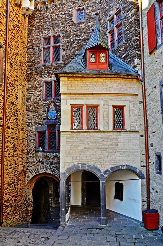 04_Burg Eltz.jpg