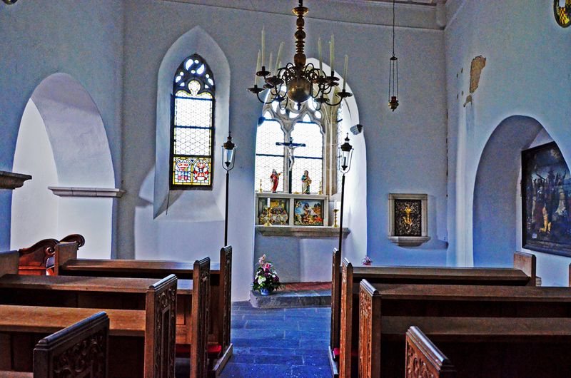 09_Burg Eltz chapel.jpg